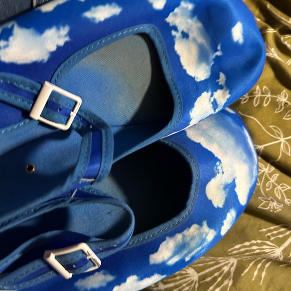 Sky Blue Cloud Hot Chocolate Mart Janes- USED - Picture 5 of 5